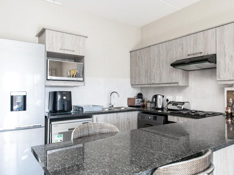 Beautifully Kept 2 Bedroom Apartment in Grange Park, Barbecue Downs. - Photo 3