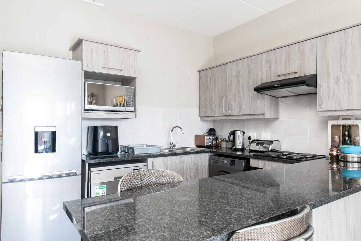 Beautifully Kept 2 Bedroom Apartment in Grange Park, Barbecue Downs. - Photo 3