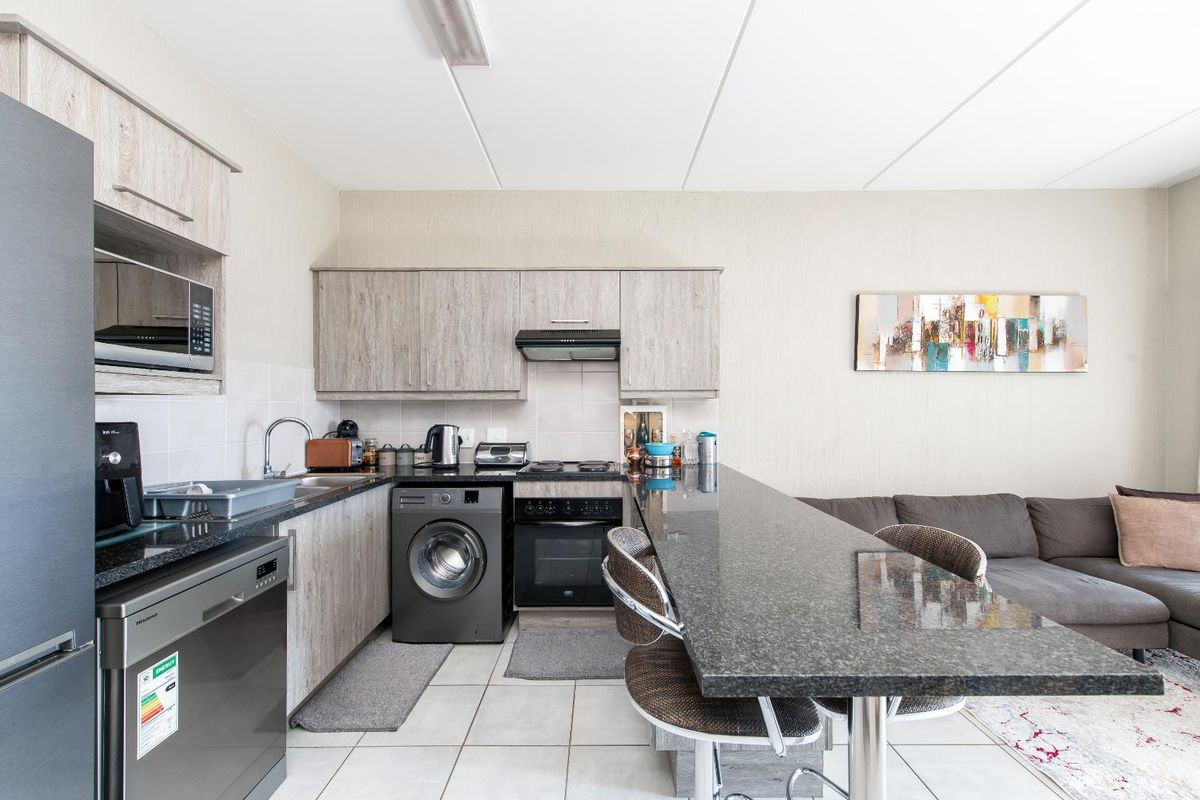 Beautifully Kept 2 Bedroom Apartment in Grange Park, Barbecue Downs. - Photo 2