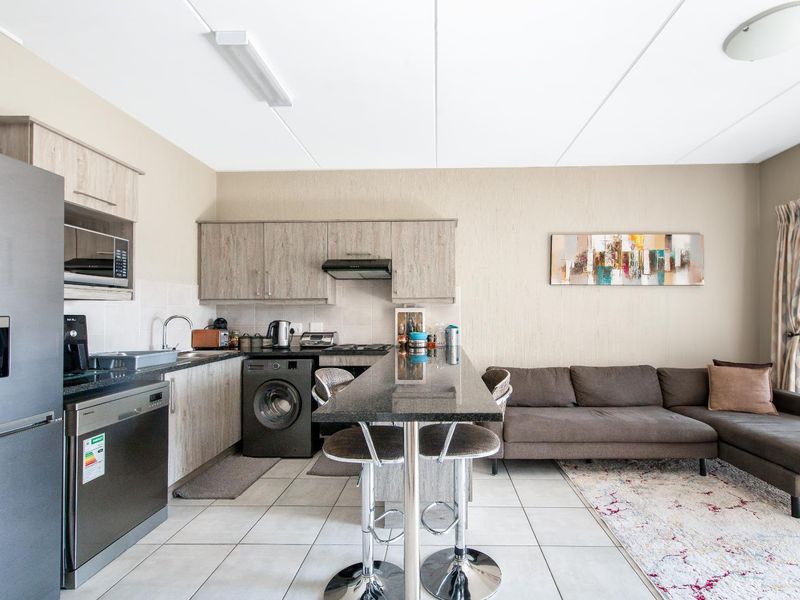 Beautifully Kept 2 Bedroom Apartment in Grange Park, Barbecue Downs. - Photo 5