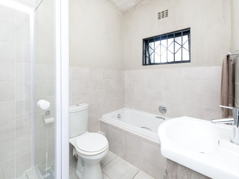 Beautifully Kept 2 Bedroom Apartment in Grange Park, Barbecue Downs. - Photo 10