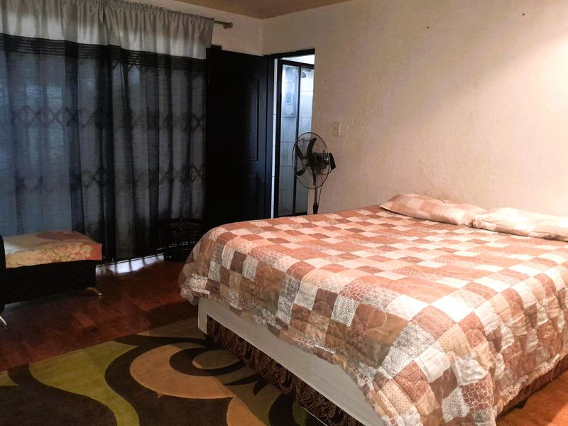 Spacious Ground-Floor Corner Unit in Villa Med – Perfect Location, Great Potential! - Photo 6