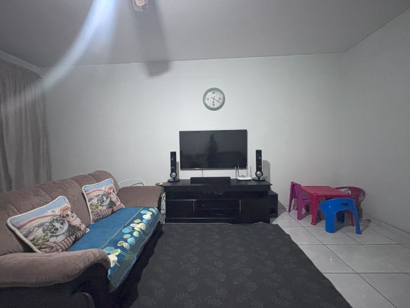 Charming 2.5 bedroom apartment, and more to see - Photo 2