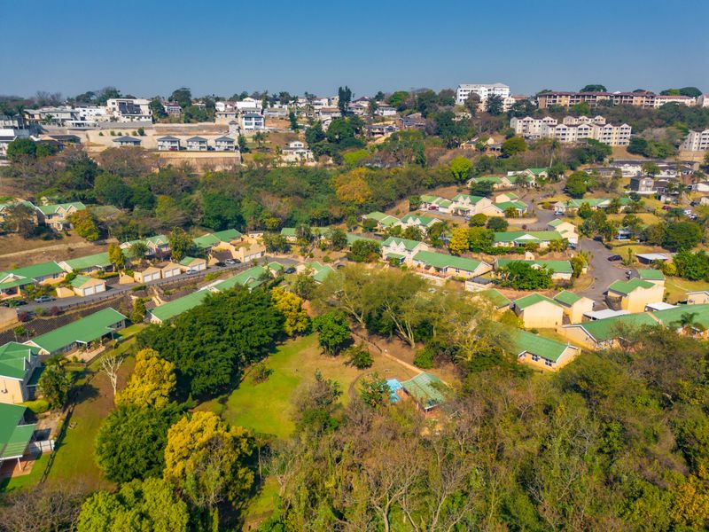 Motivated Sellers! Stylish, Secure & Convenient 3-Bed Simplex in Sherwood. - Photo 2