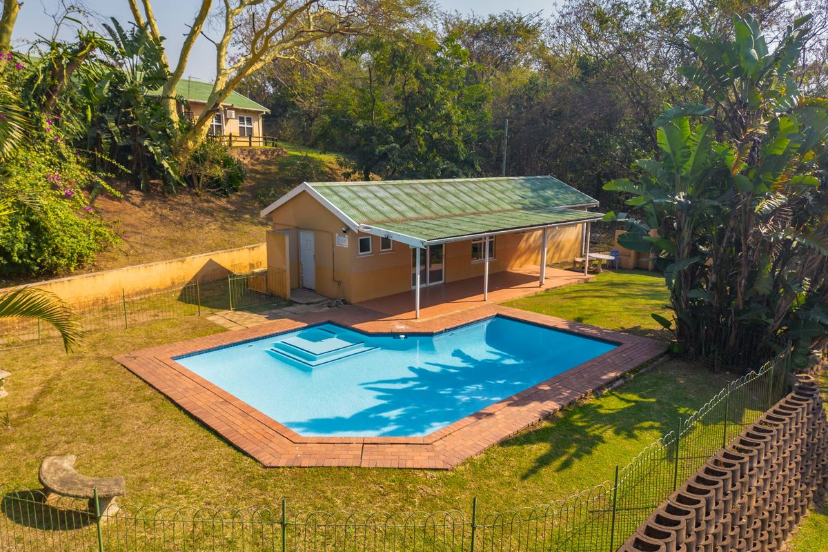 Price Reduced! Stylish, Secure & Convenient 3-Bed Simplex in Sherwood. - Photo 4