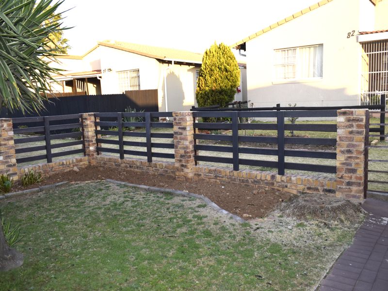Simplex, pet friendly townhouse for sale in Elspark - Photo 9