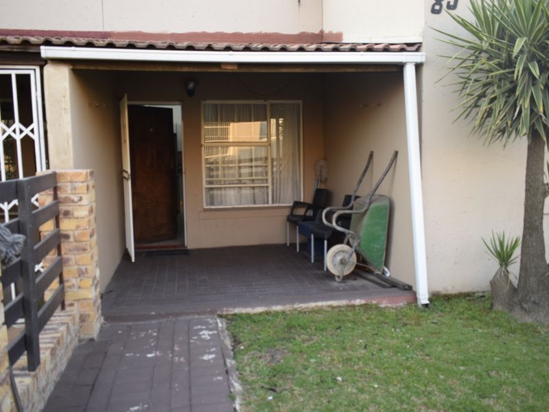Simplex, pet friendly townhouse for sale in Elspark - Photo 6