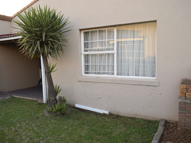 Simplex, pet friendly townhouse for sale in Elspark - Photo 7