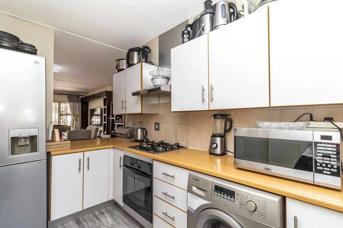 A NEAT & APPEALING APARTMENT IDEAL FOR FIRST TIME HOME BUYERS! - Photo 4