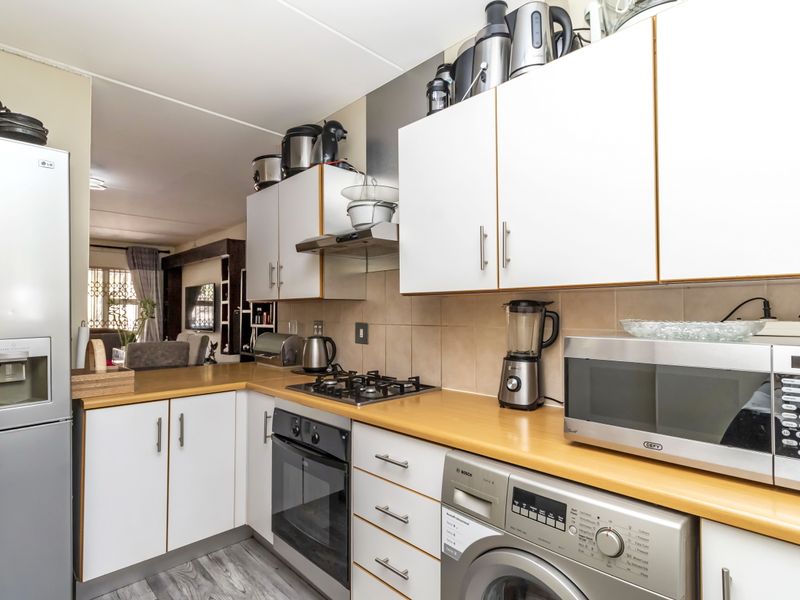 A NEAT & APPEALING APARTMENT IDEAL FOR FIRST TIME HOME BUYERS! - Photo 4