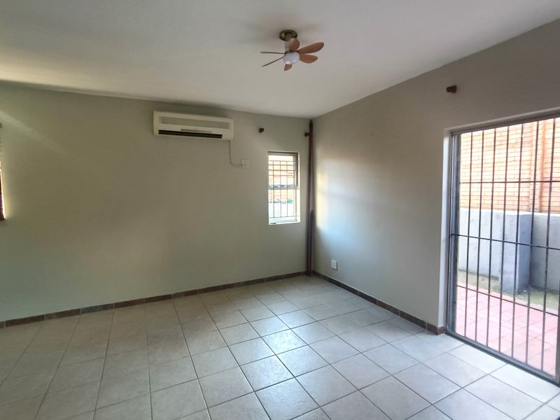 Modern Duplex in a Prime Location - Photo 2