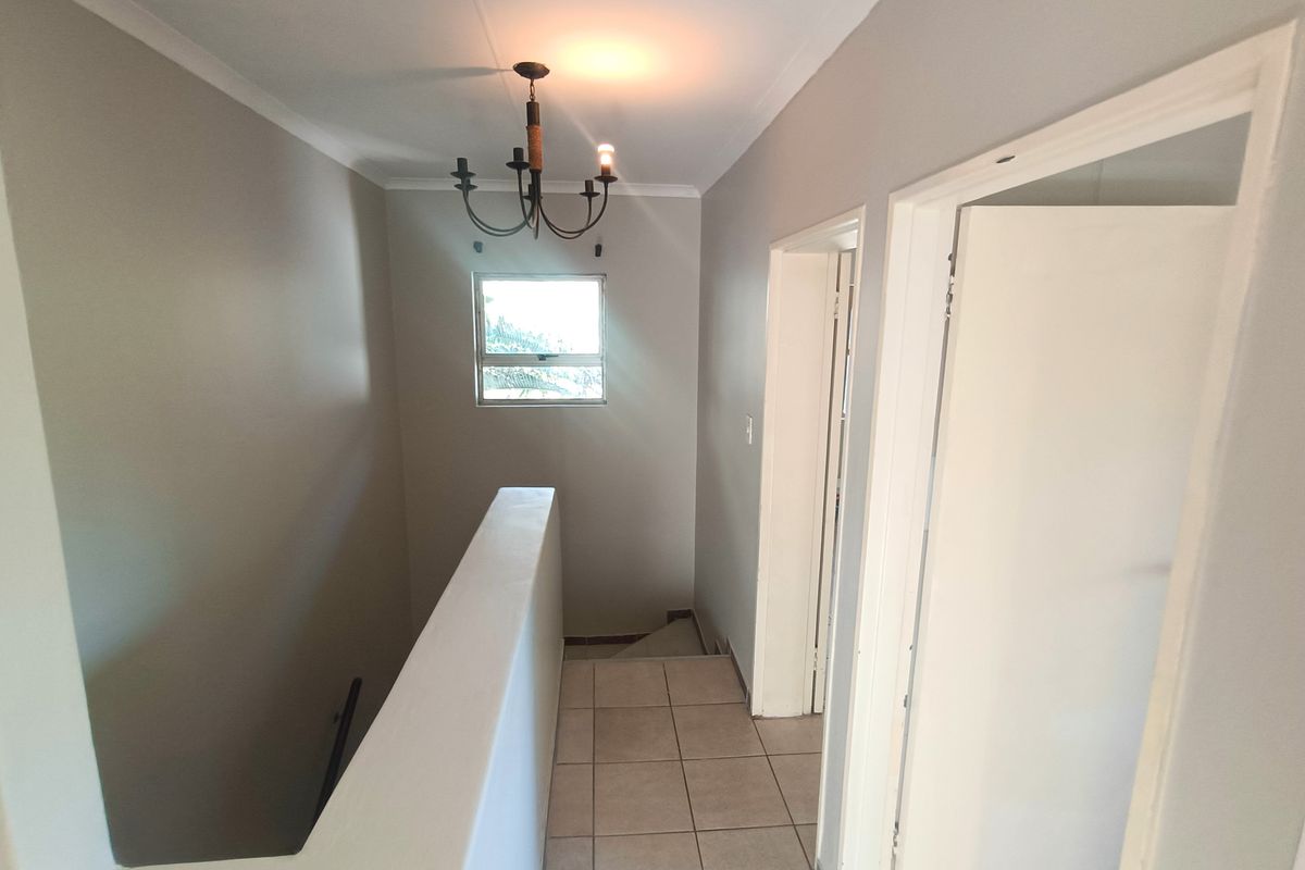 Modern Duplex in a Prime Location - Photo 4