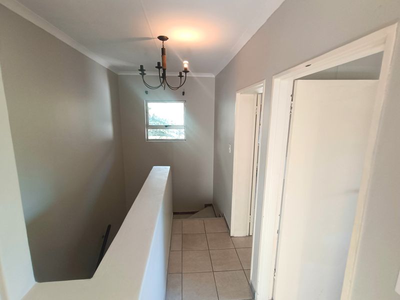 Modern Duplex in a Prime Location - Photo 4