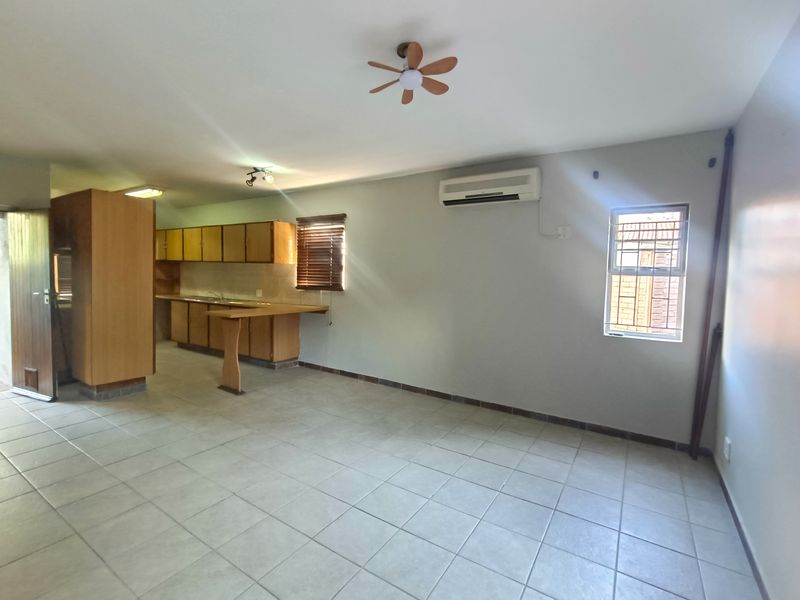 Modern Duplex in a Prime Location - Photo 7