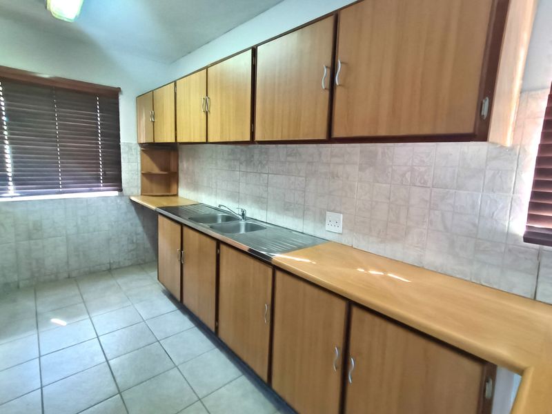 Modern Duplex in a Prime Location - Photo 8