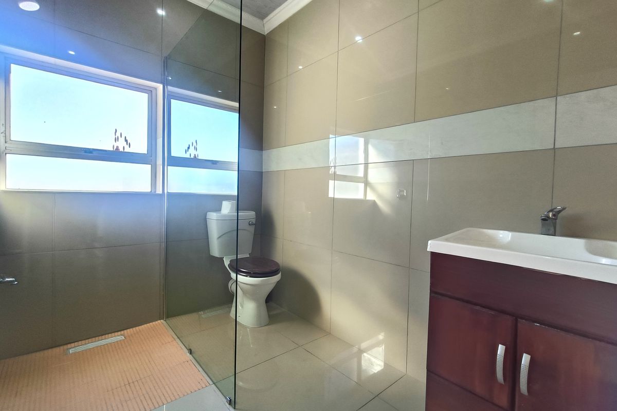 Modern Duplex in a Prime Location - Photo 5