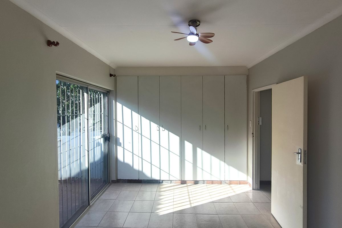 Modern Duplex in a Prime Location - Photo 3