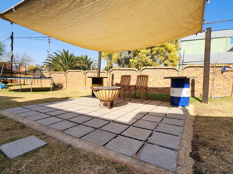 Exceptional level family home - Photo 3