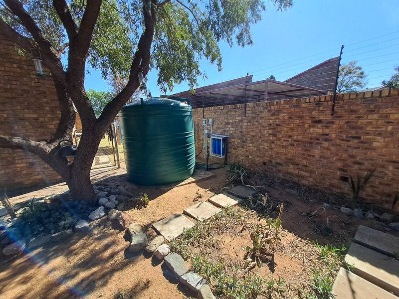 Exceptional level family home - Photo 8