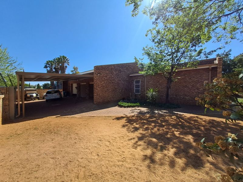 Exceptional level family home - Photo 6