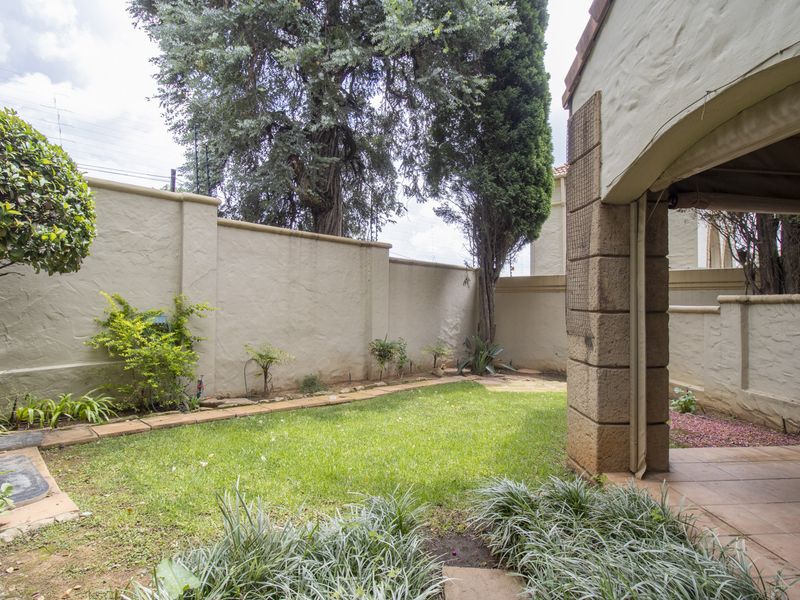 Charming Ground-Floor Unit with Private Garden in a Secure Complex - Photo 9