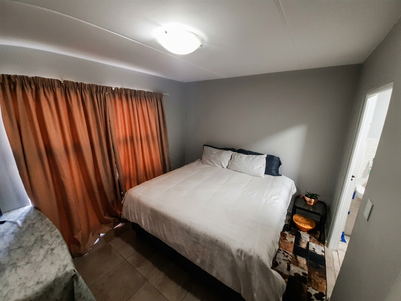 Three-bedroom ground-floor apartment to rent in Burgundy Estate - Photo 7