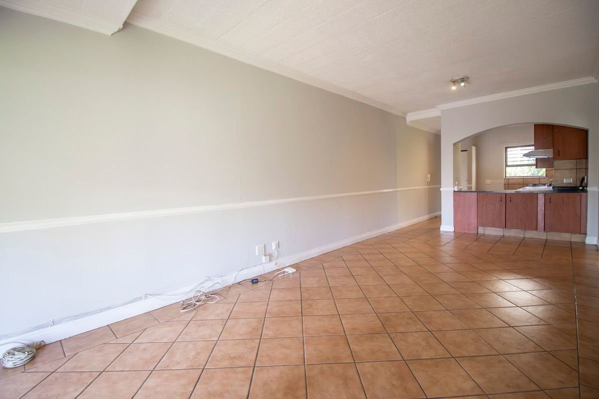 Charming Ground-Floor Unit with Private Garden in a Secure Complex - Photo 5