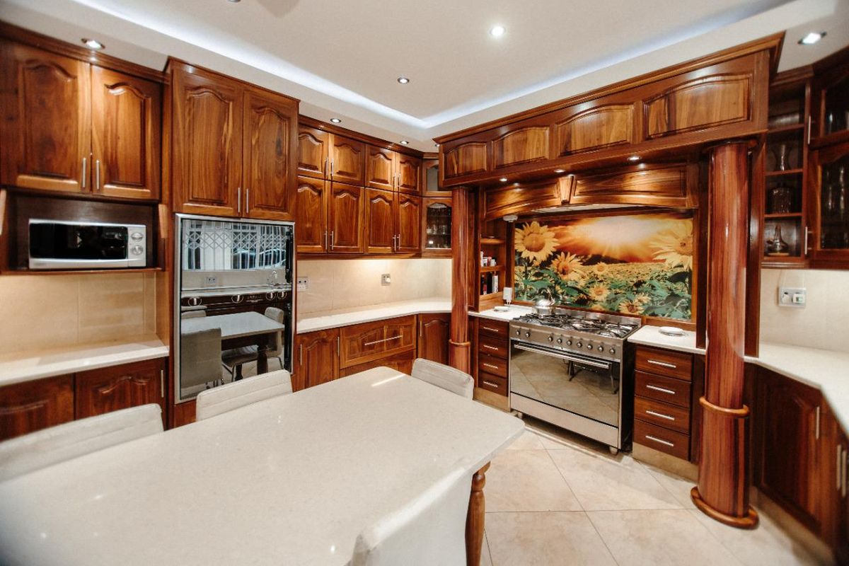 SOLE MANDATE - Spacious, Eco-Friendly & Money-Saving Family Home! - Photo 5