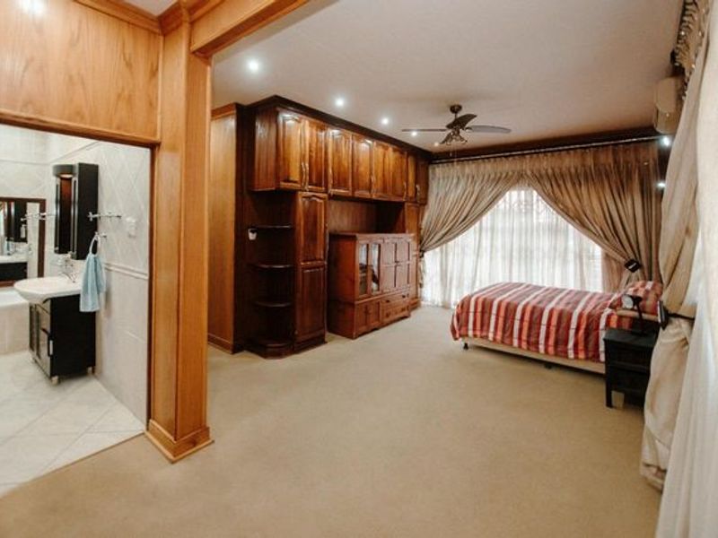 SOLE MANDATE - Spacious, Eco-Friendly & Money-Saving Family Home! - Photo 7