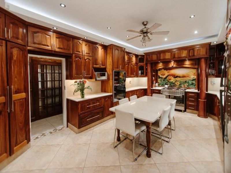 SOLE MANDATE - Spacious, Eco-Friendly & Money-Saving Family Home! - Photo 1