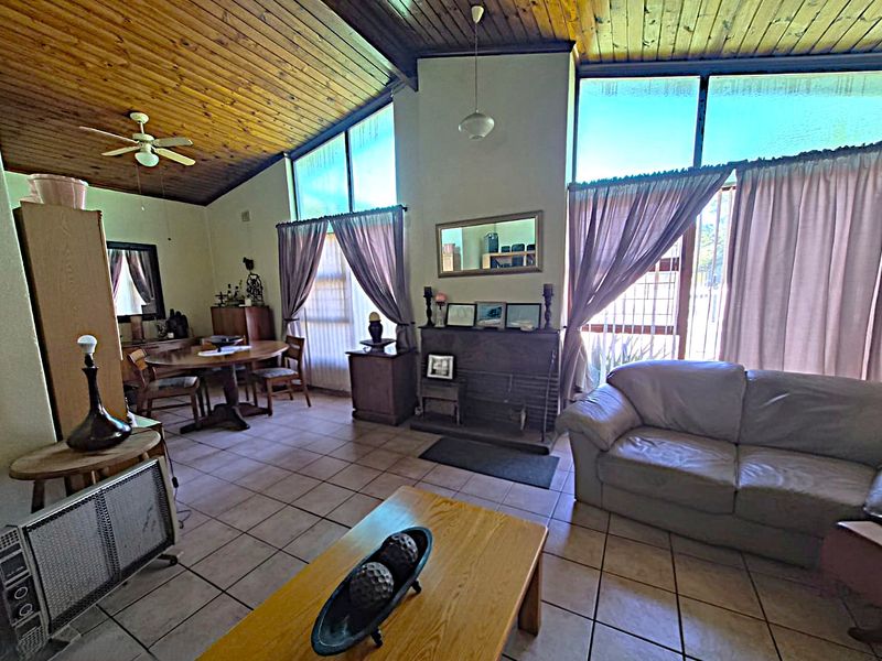 Charming Family Home with Pool, Dover Stove & Endless Potential in Windsor Park - Photo 2