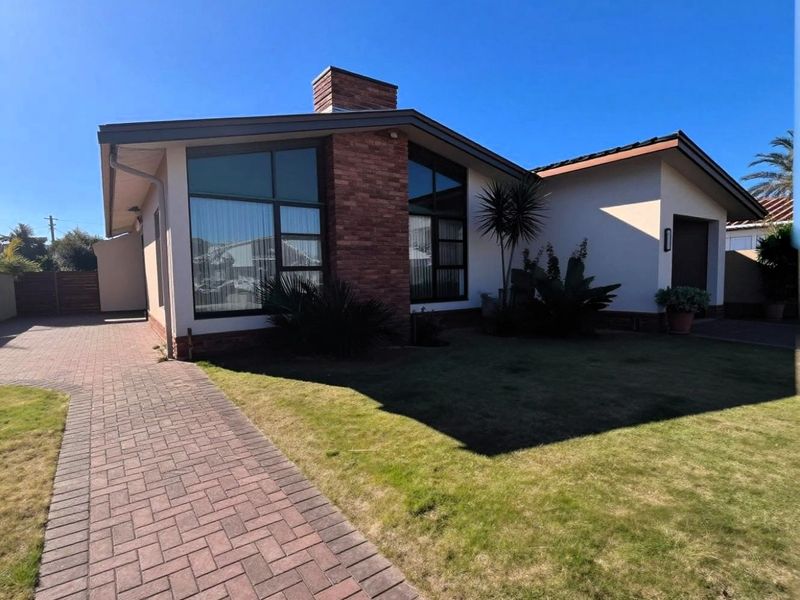 Charming Family Home with Pool, Dover Stove & Endless Potential in Windsor Park - Photo 1