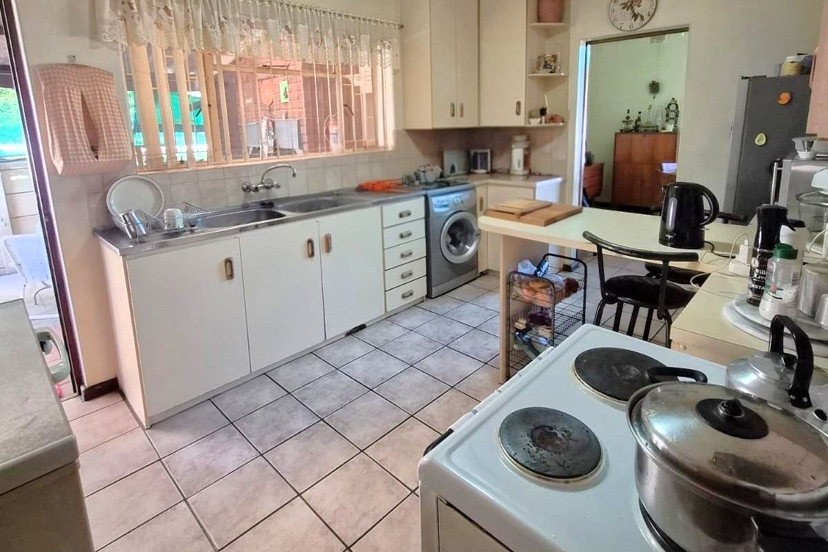 Charming Family Home with Pool, Dover Stove & Endless Potential in Windsor Park - Photo 3