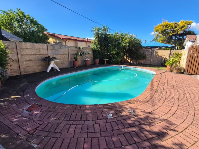 Charming Family Home with Pool, Dover Stove & Endless Potential in Windsor Park - Photo 9