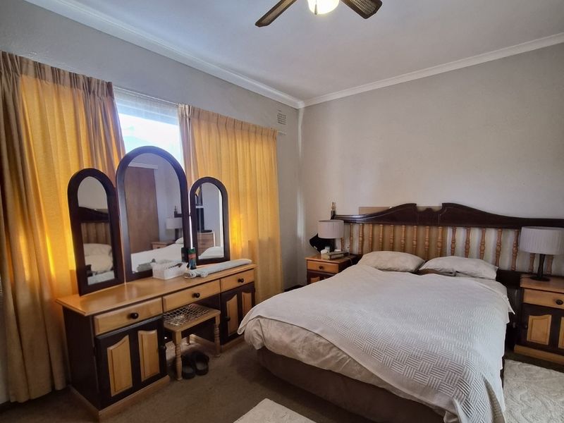 Charming Family Home with Pool, Dover Stove & Endless Potential in Windsor Park - Photo 5