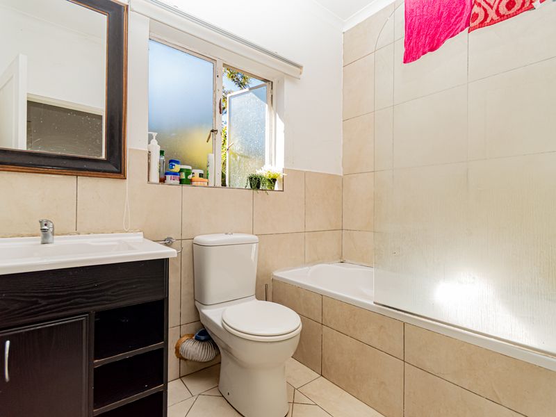 Country charm meets modern convenience - Photo 9
