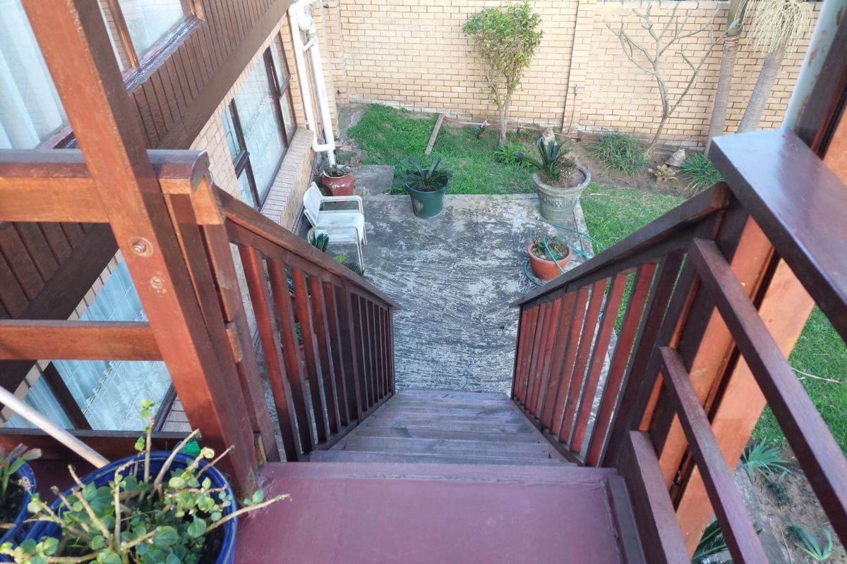 Spacious family home on a corner stand in Christmas Rock Share Block - Photo 4