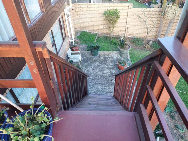 Spacious family home on a corner stand in Christmas Rock Share Block - Photo 4