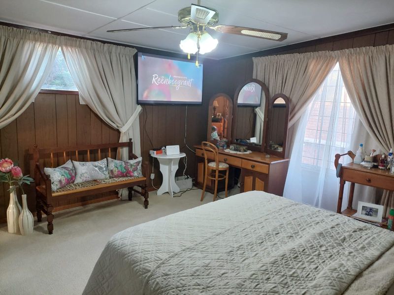 Spacious family home on a corner stand in Christmas Rock Share Block - Photo 9