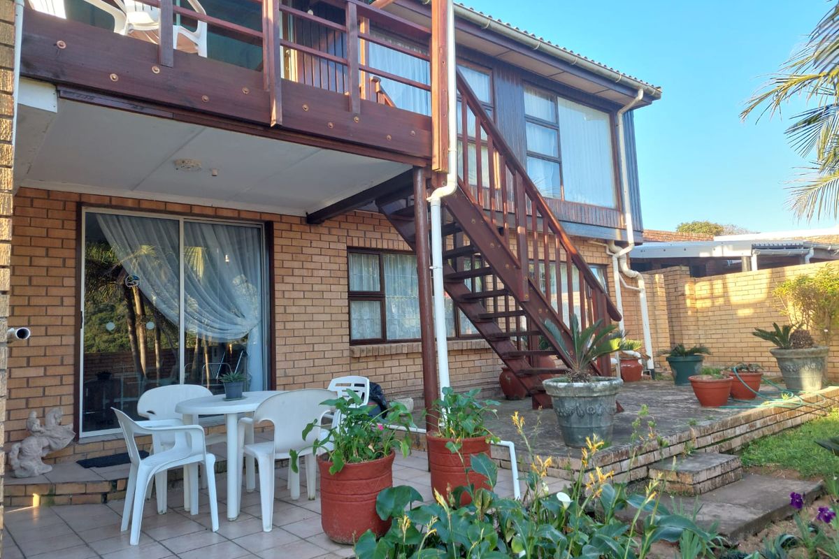 Spacious family home on a corner stand in Christmas Rock Share Block - Photo 2
