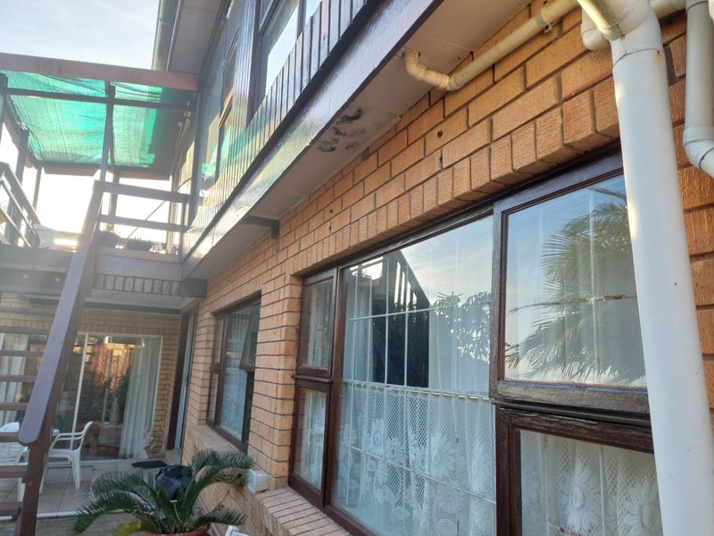 Spacious family home on a corner stand in Christmas Rock Share Block - Photo 3