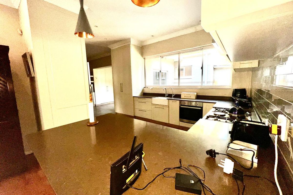 Space and more space for the entertainer or extended family. - Photo 5