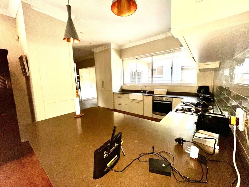 Space and more space for the entertainer or extended family. - Photo 5