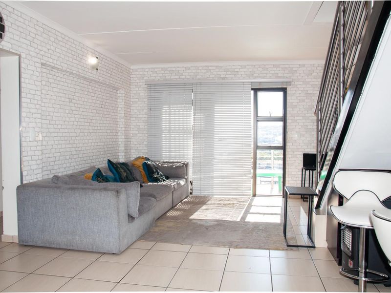 Exceptional 3-Bedroom Loft Apartment | Prime Top-Floor Living in Barbecue Downs. - Photo 3