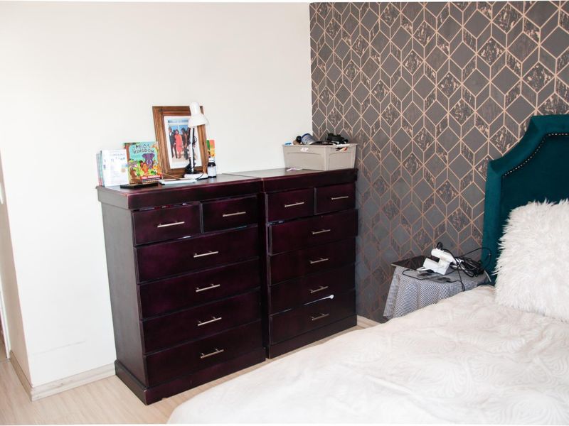 Exceptional 3-Bedroom Loft Apartment | Prime Top-Floor Living in Barbecue Downs. - Photo 10