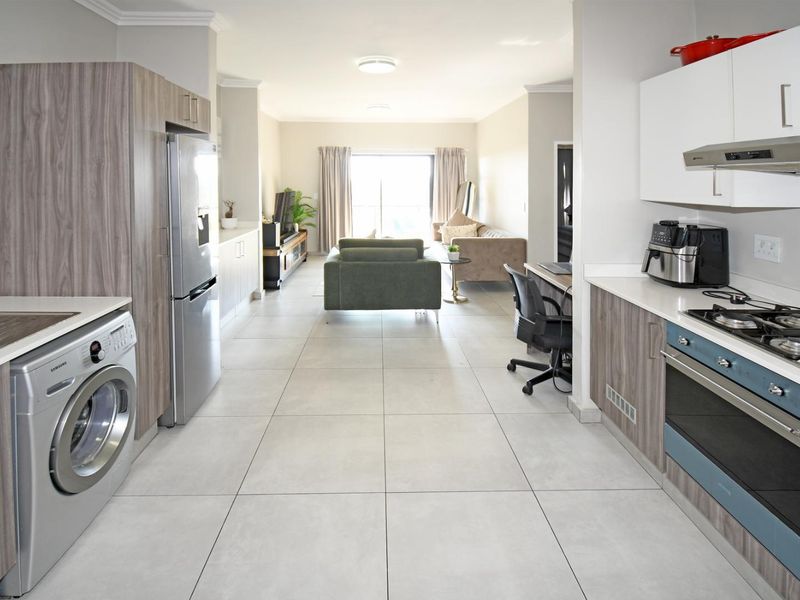 Modern 2 Bedroom, 2 Bathroom First-Floor Apartment | The Woods, Kyalami - Photo 2