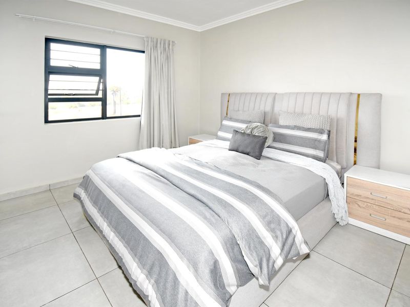 Modern 2 Bedroom, 2 Bathroom First-Floor Apartment | The Woods, Kyalami - Photo 10