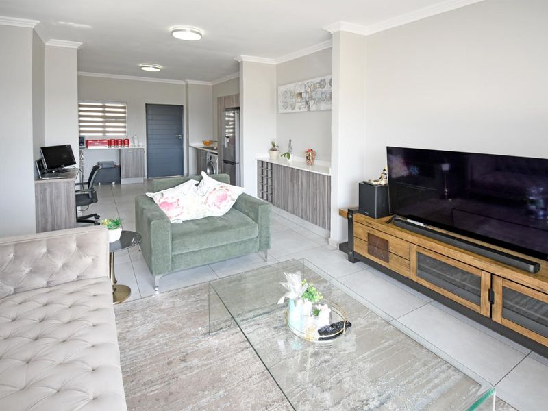 Modern 2 Bedroom, 2 Bathroom First-Floor Apartment | The Woods, Kyalami - Photo 9