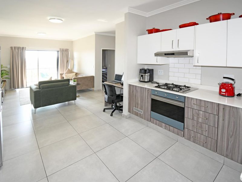 Modern 2 Bedroom, 2 Bathroom First-Floor Apartment | The Woods, Kyalami - Photo 4