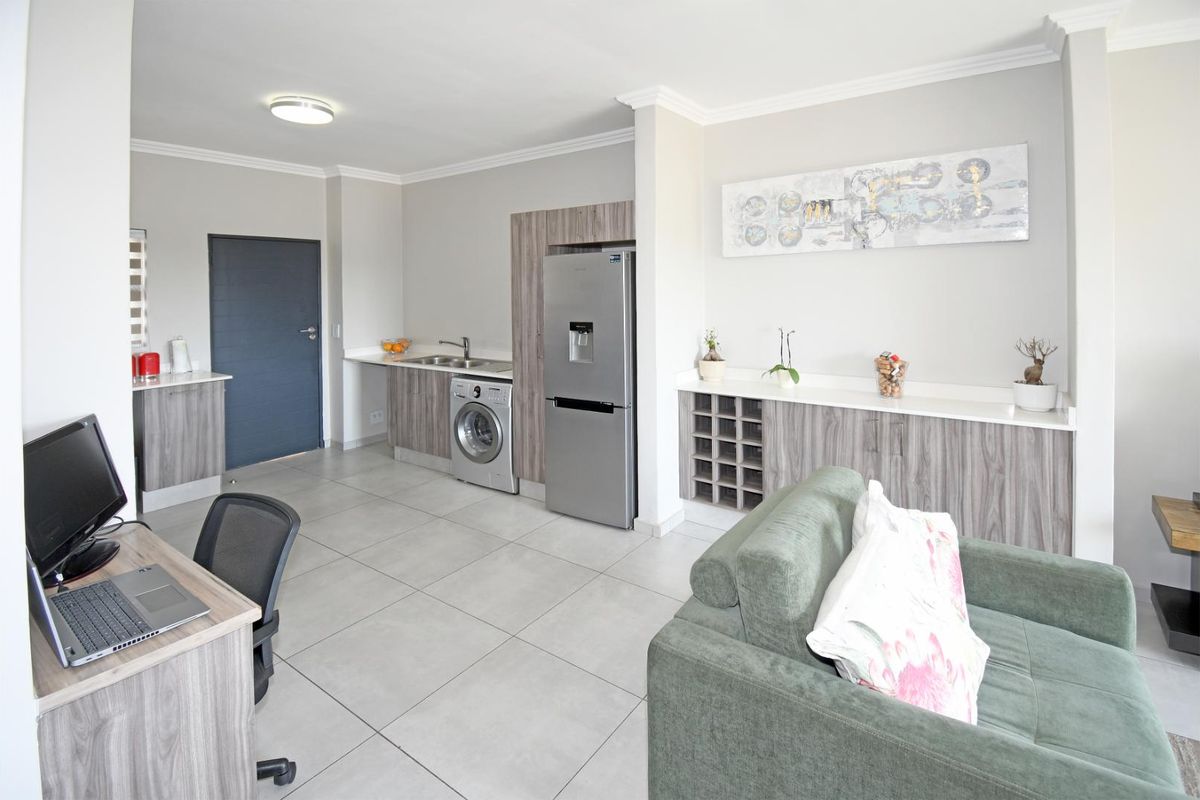 Modern 2 Bedroom, 2 Bathroom First-Floor Apartment | The Woods, Kyalami - Photo 5